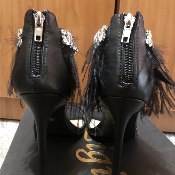 ZIGI SoHo Women “BRYNLEA” black feather & rhinestone detailed heels size 7 NIB! - Picture 7 of 12